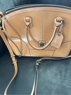 EUC Dooney &  Bourke Selleria  Dome Tote